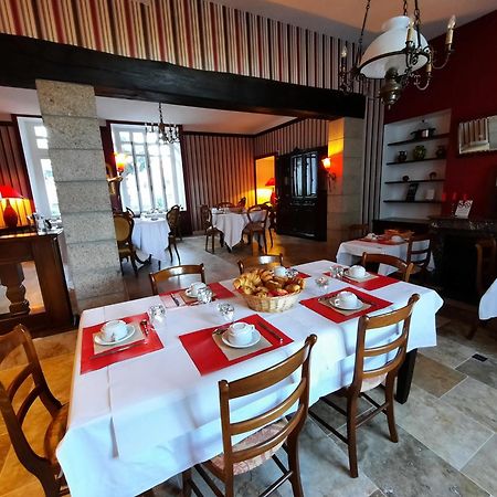 Hotel De La Barbacane Tiffauges Dış mekan fotoğraf