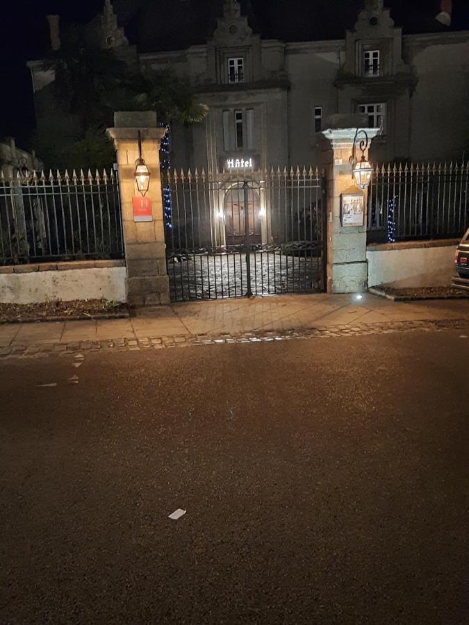Hotel De La Barbacane Tiffauges Dış mekan fotoğraf