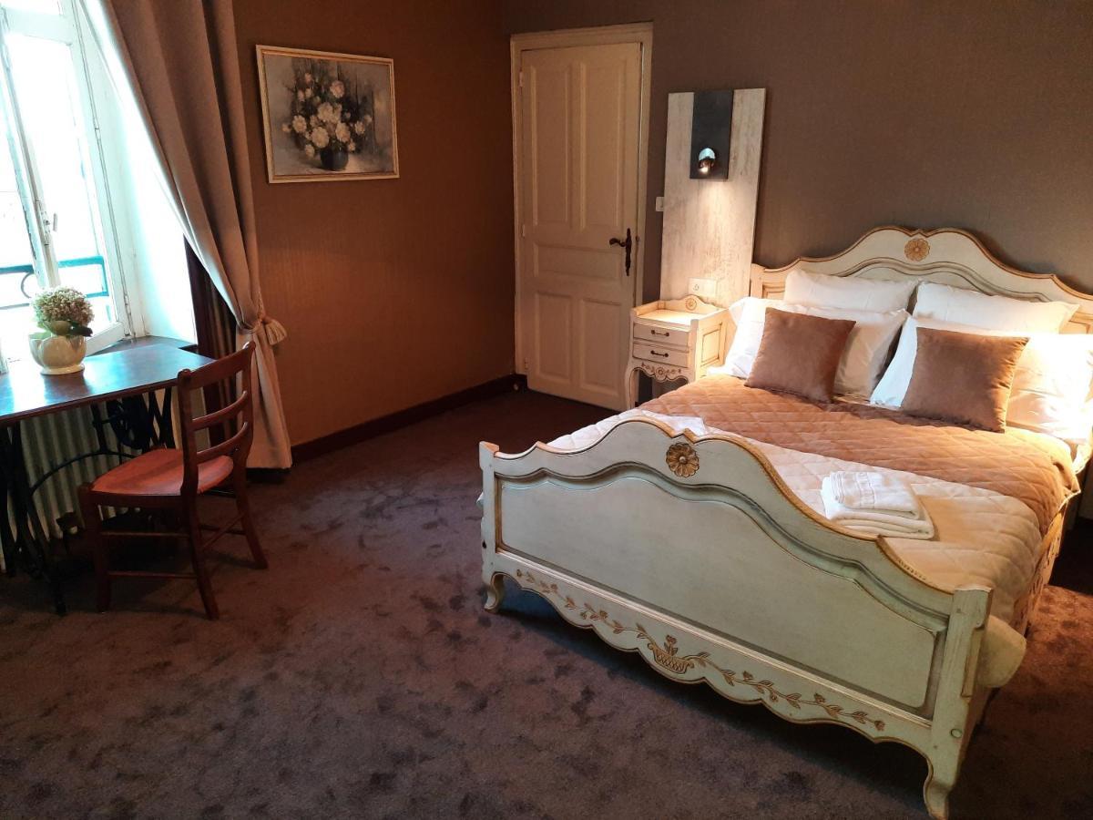 Hotel De La Barbacane Tiffauges Dış mekan fotoğraf