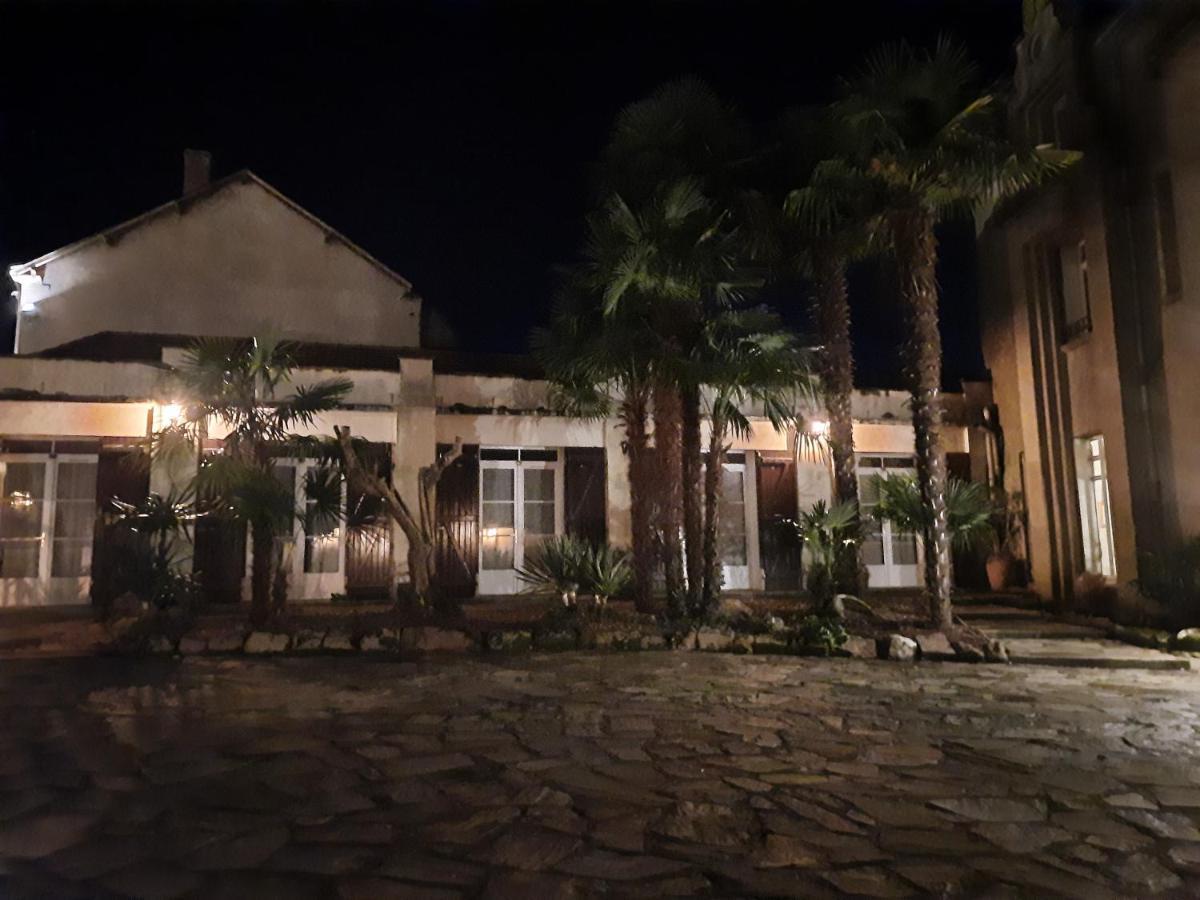 Hotel De La Barbacane Tiffauges Dış mekan fotoğraf