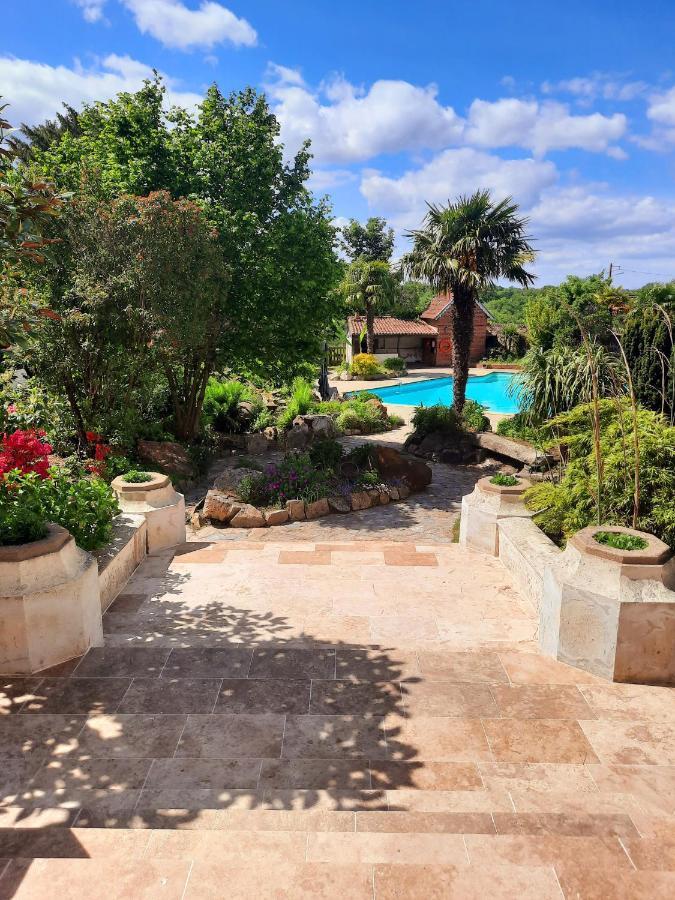 Hotel De La Barbacane Tiffauges Dış mekan fotoğraf