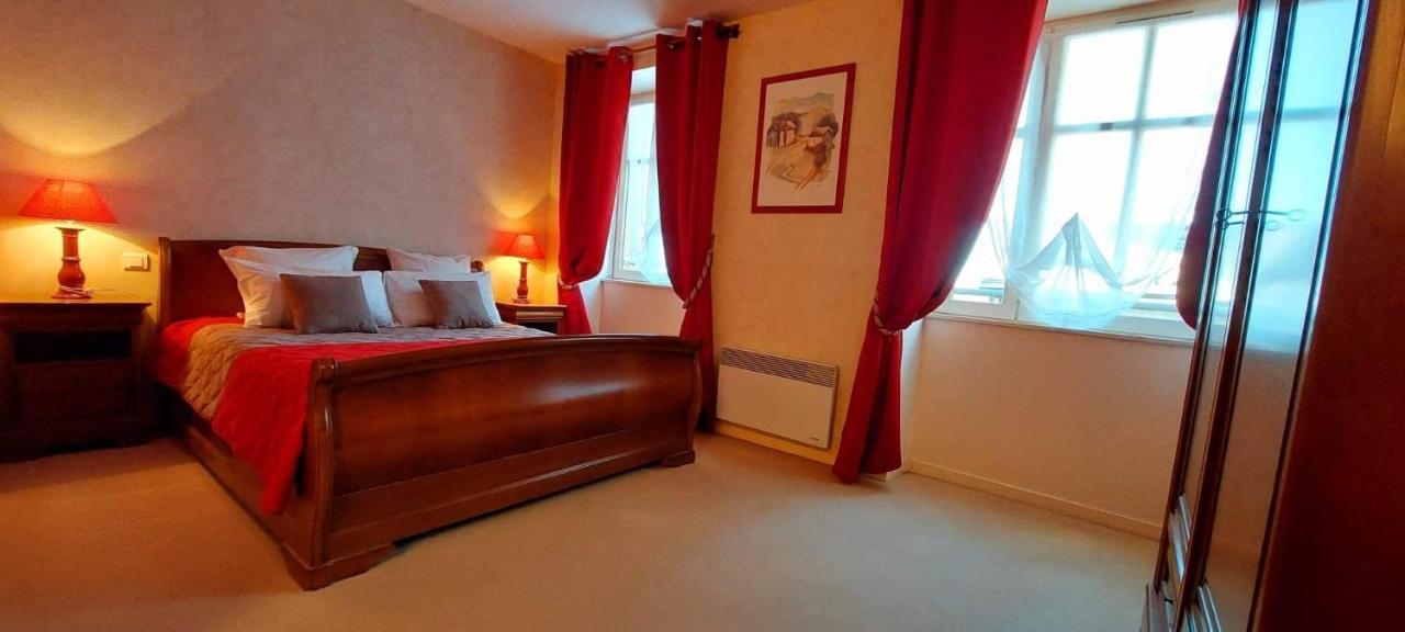 Hotel De La Barbacane Tiffauges Dış mekan fotoğraf