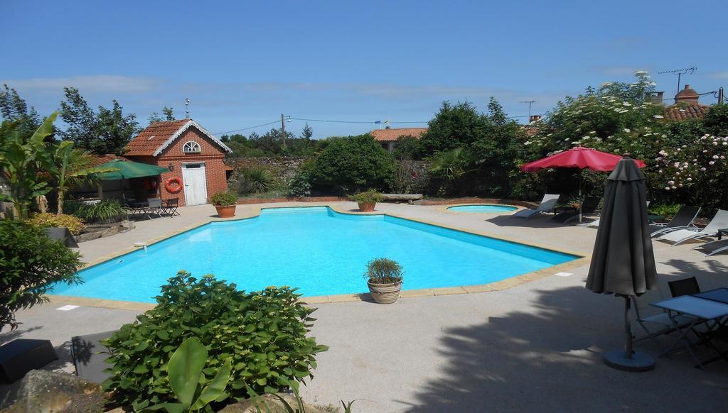 Hotel De La Barbacane Tiffauges Dış mekan fotoğraf
