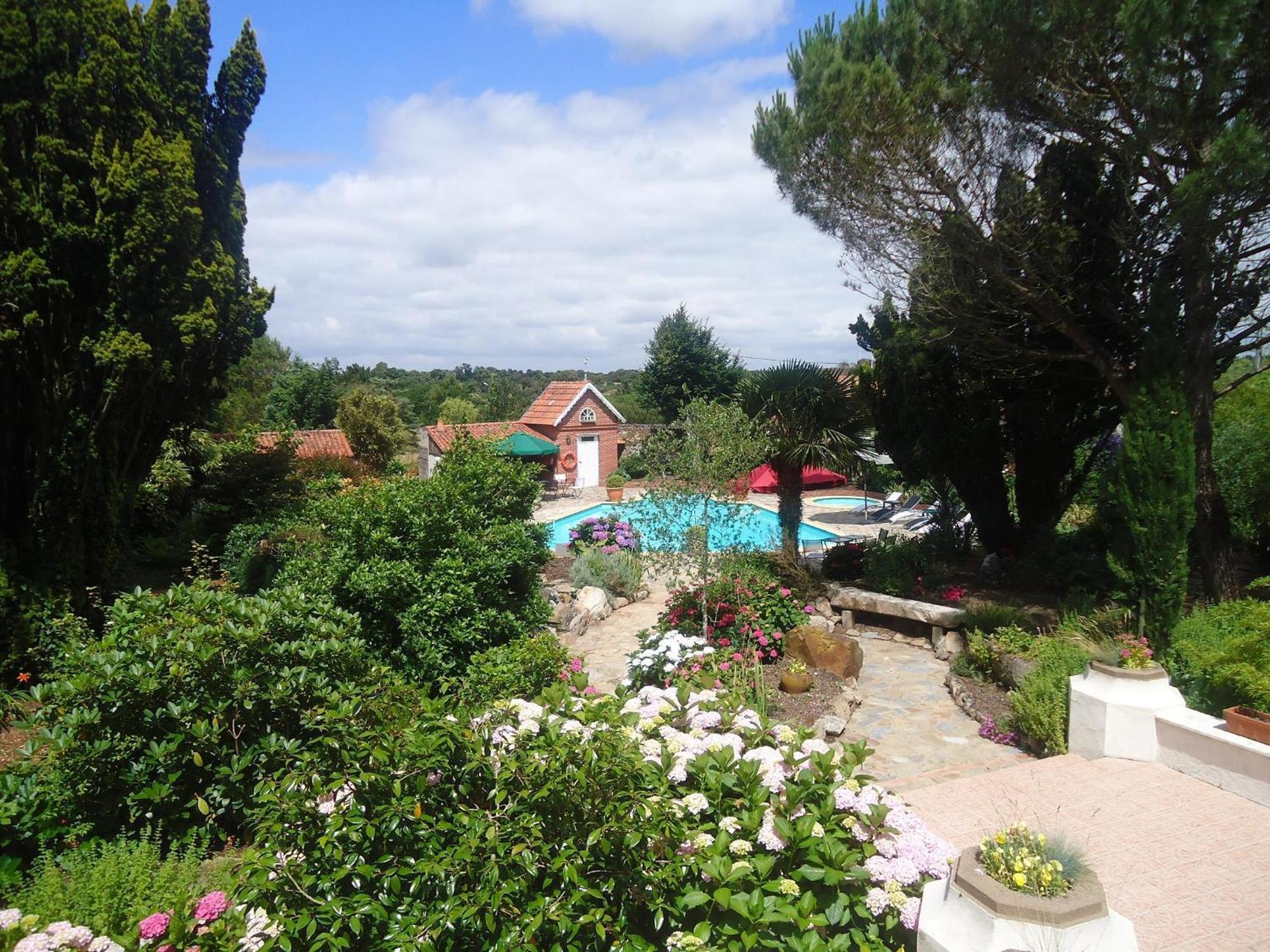 Hotel De La Barbacane Tiffauges Dış mekan fotoğraf