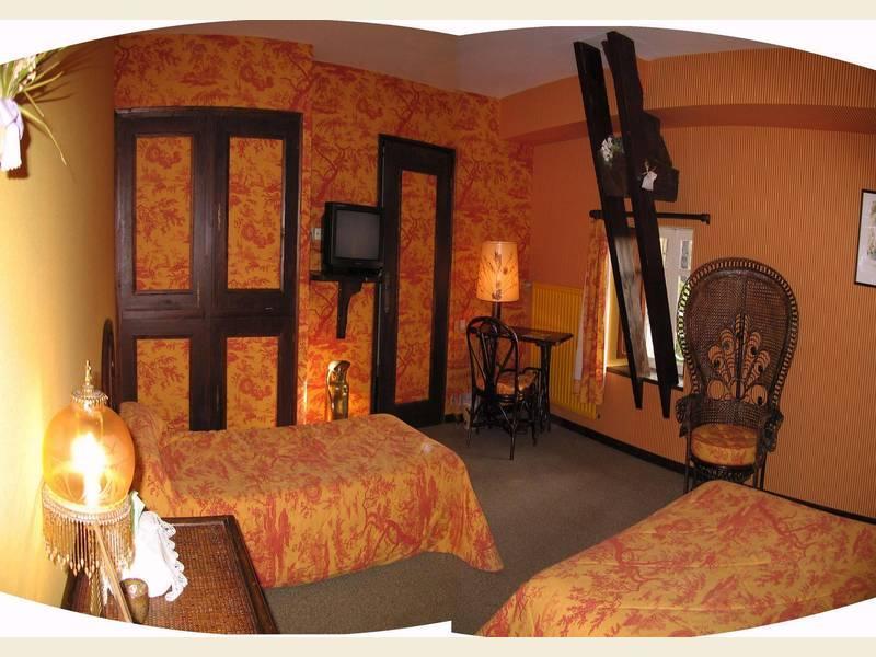 Hotel De La Barbacane Tiffauges Dış mekan fotoğraf