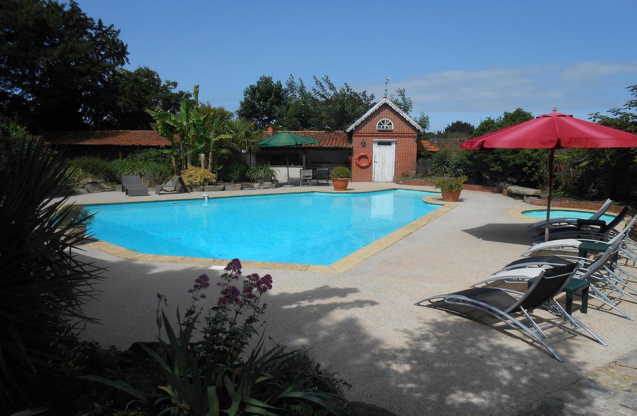 Hotel De La Barbacane Tiffauges Dış mekan fotoğraf